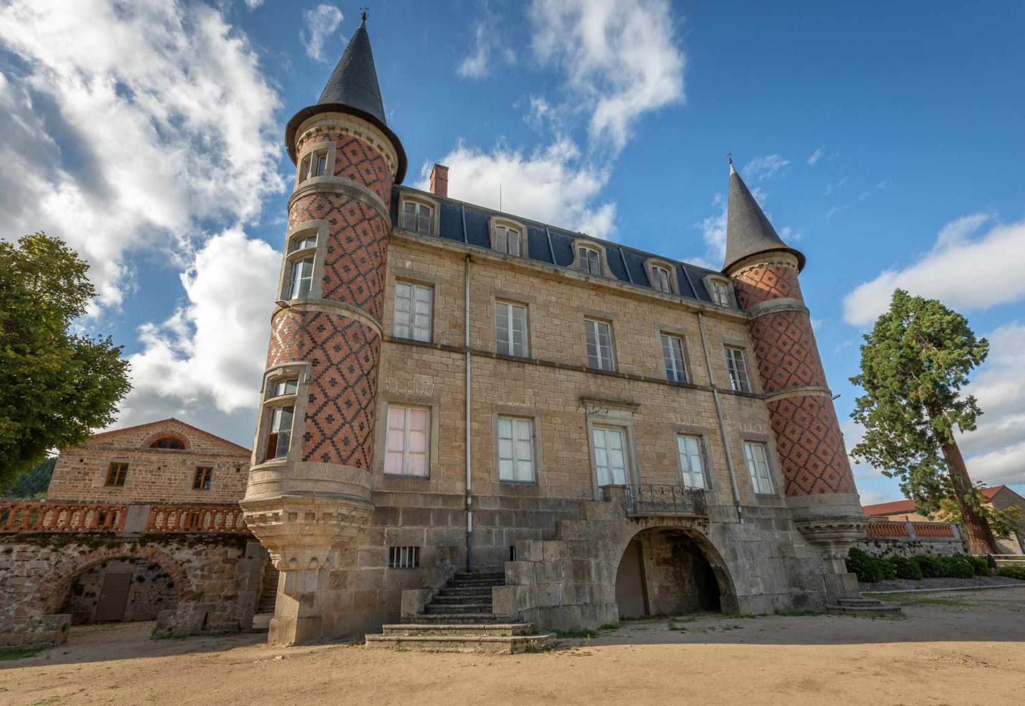 Domaine et Château de Valinches Marols Extérieur photo