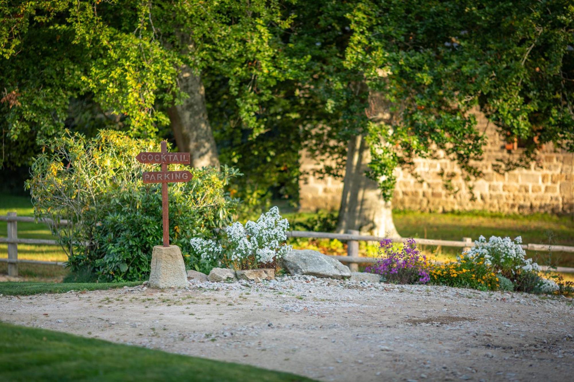 Domaine et Château de Valinches Marols Extérieur photo